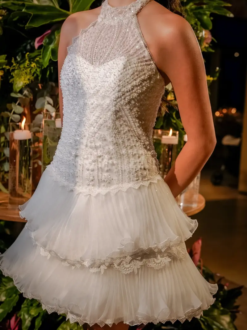 Vestido de quinceañera con encaje y volados